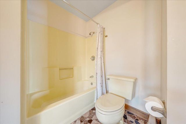 957 Lakemount DR, Moneta, VA 24121