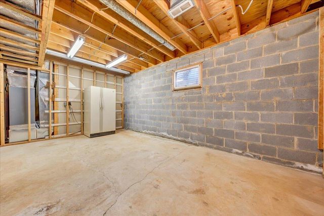 957 Lakemount DR, Moneta, VA 24121