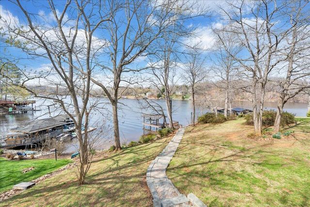 957 Lakemount DR, Moneta, VA 24121