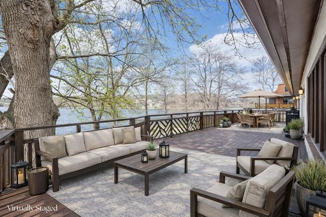 957 Lakemount DR, Moneta, VA 24121