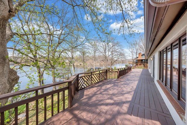 957 Lakemount DR, Moneta, VA 24121