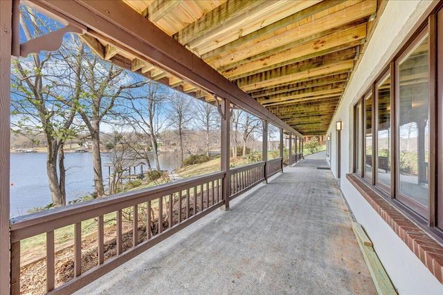 957 Lakemount DR, Moneta, VA 24121