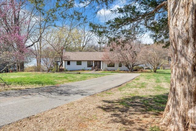 957 Lakemount DR, Moneta, VA 24121