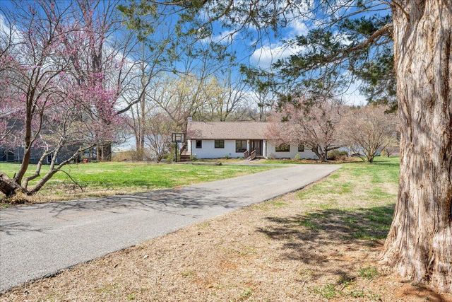 957 Lakemount DR, Moneta, VA 24121