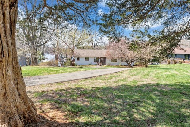 957 Lakemount DR, Moneta, VA 24121