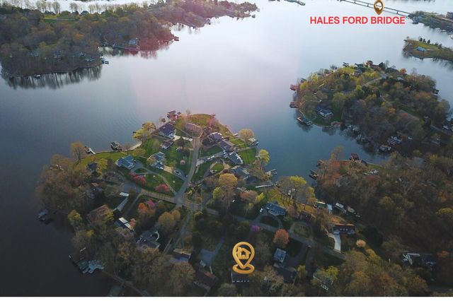 957 Lakemount DR, Moneta, VA 24121