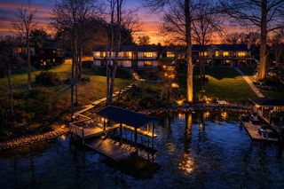 957 Lakemount DR, Moneta, VA 24121