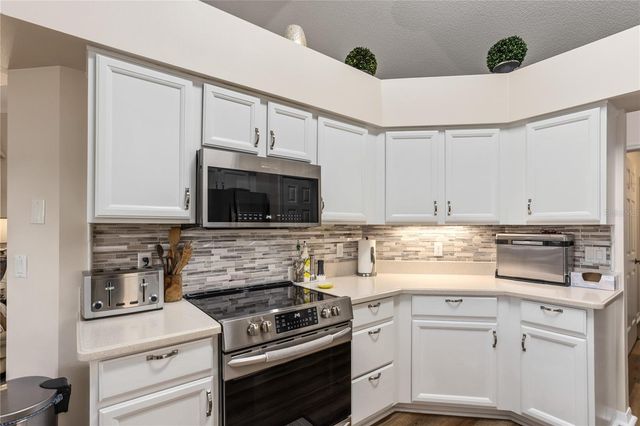 25233 LOST OAK CIRCLE, Leesburg, FL 34748