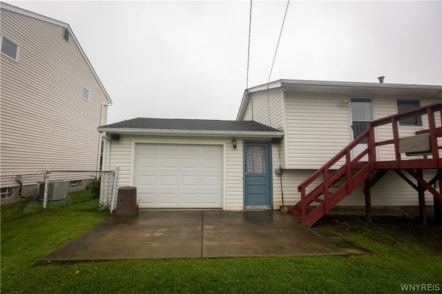 101 Phyllis Drive, West Seneca, NY 14224