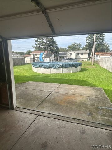 101 Phyllis Drive, West Seneca, NY 14224