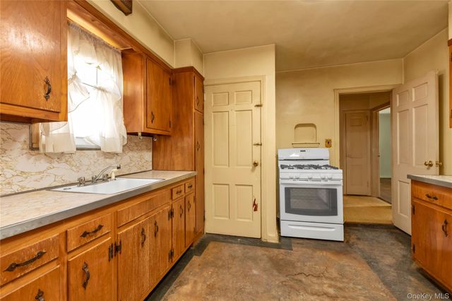 172-15 Effington Avenue, Flushing, NY 11358