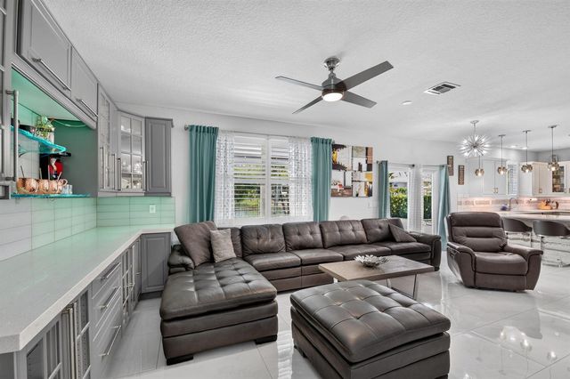 8890 Cobblestone Point Circle, Boynton Beach, FL 33472