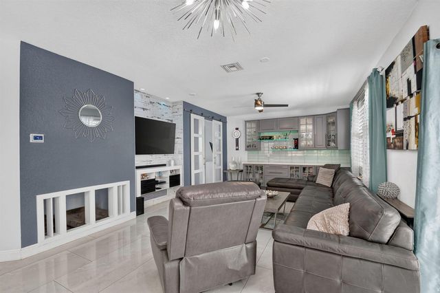 8890 Cobblestone Point Circle, Boynton Beach, FL 33472
