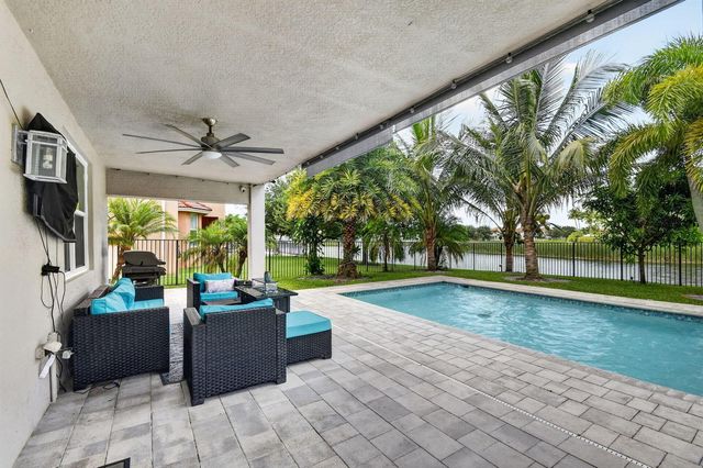 8890 Cobblestone Point Circle, Boynton Beach, FL 33472