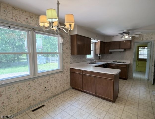 13 Greenwich Rd, Edison Twp., NJ 08820