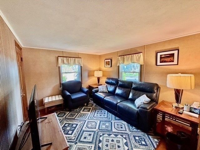 73 Sunrise Dr, Weymouth, MA 02191
