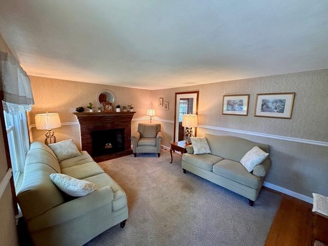 73 Sunrise Dr, Weymouth, MA 02191