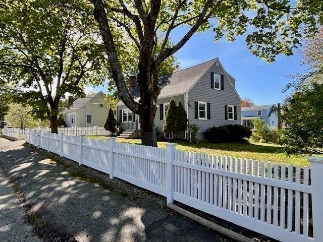 73 Sunrise Dr, Weymouth, MA 02191