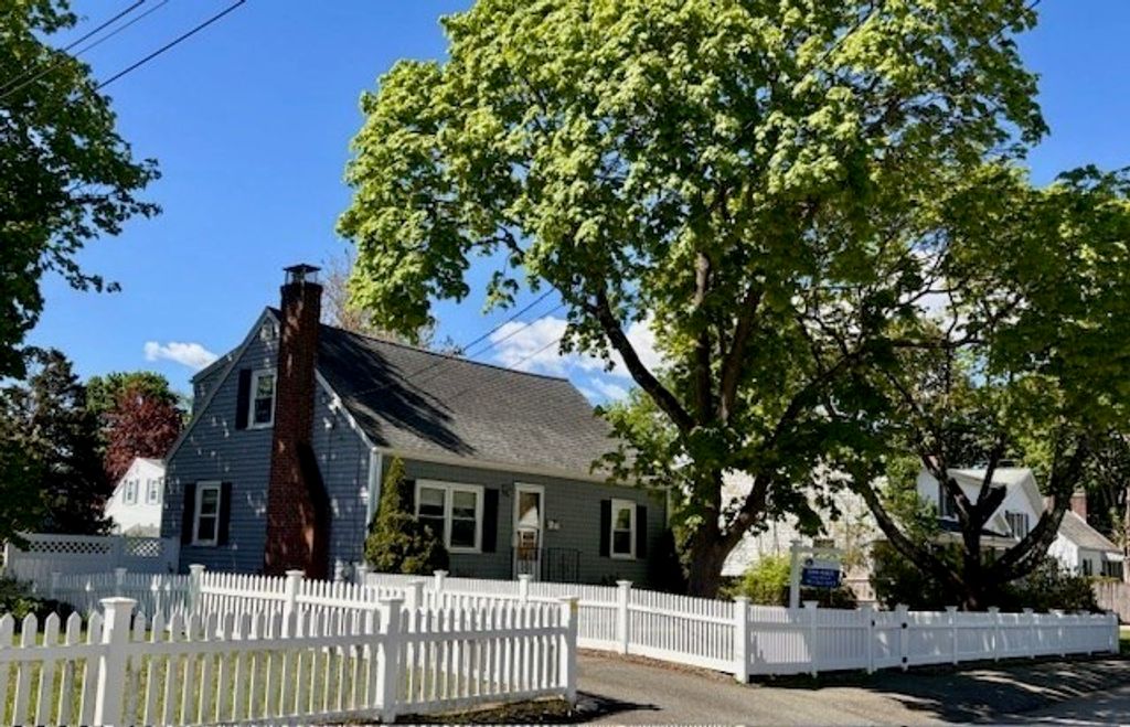 73 Sunrise Dr, Weymouth, MA 02191