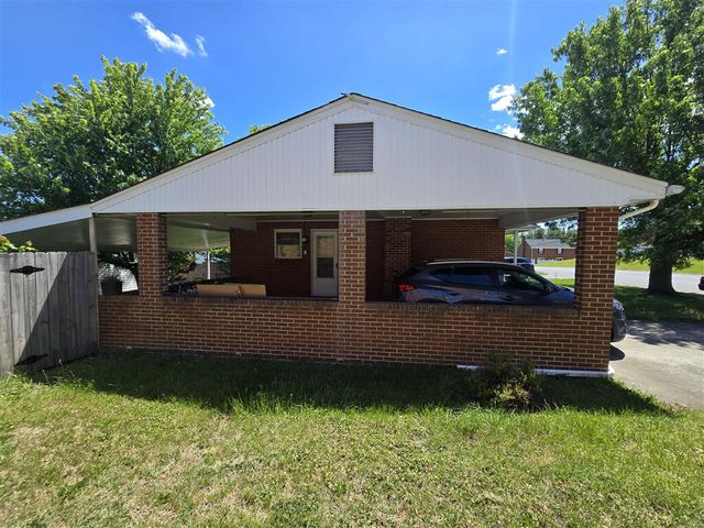 912 Hemlock RD, Salem, VA 24153