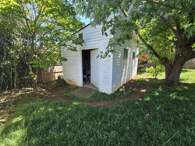 912 Hemlock RD, Salem, VA 24153