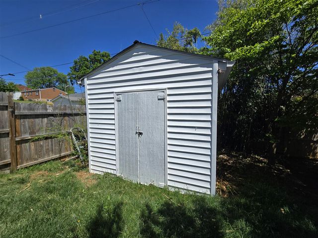 912 Hemlock RD, Salem, VA 24153