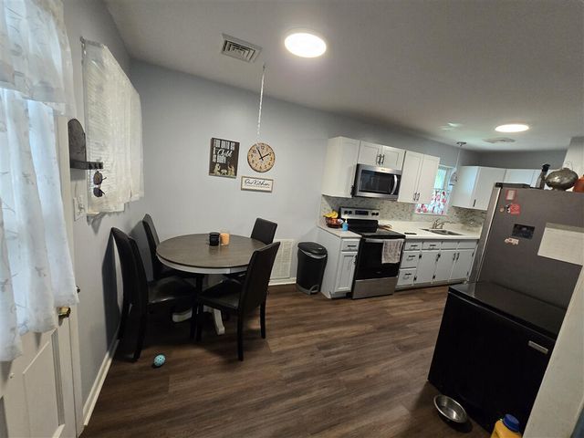 912 Hemlock RD, Salem, VA 24153