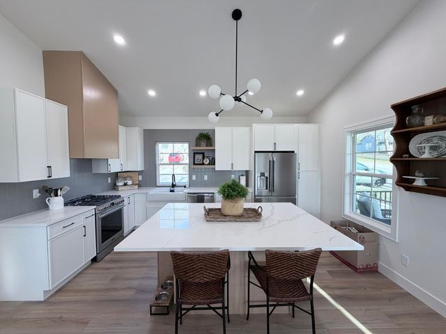 205 S 3rd Avenue, Ozark, MO 65721