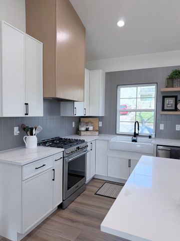 205 S 3rd Avenue, Ozark, MO 65721