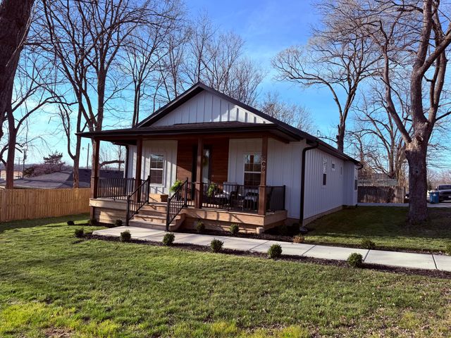 205 S 3rd Avenue, Ozark, MO 65721