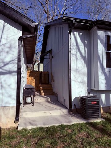 205 S 3rd Avenue, Ozark, MO 65721