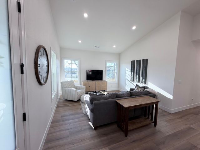 205 S 3rd Avenue, Ozark, MO 65721