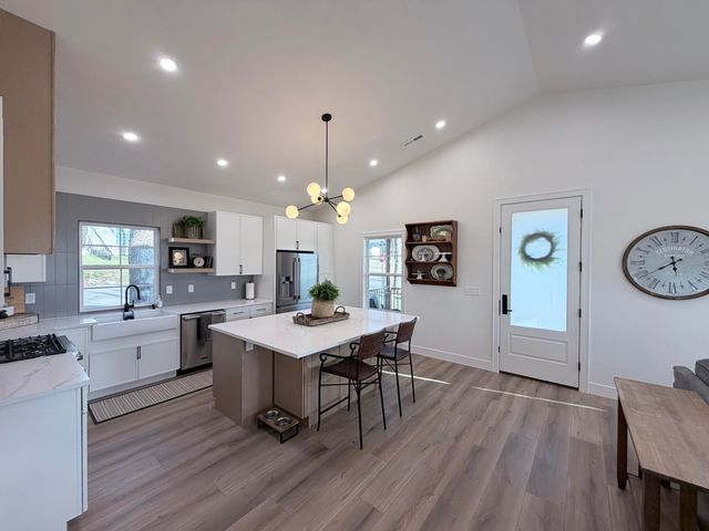 205 S 3rd Avenue, Ozark, MO 65721