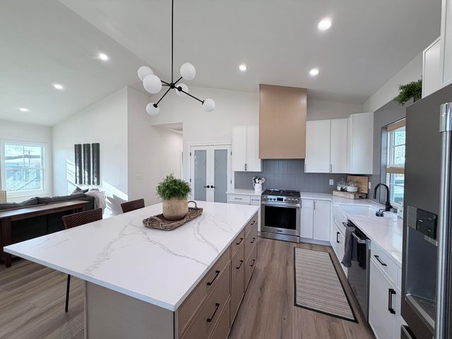 205 S 3rd Avenue, Ozark, MO 65721