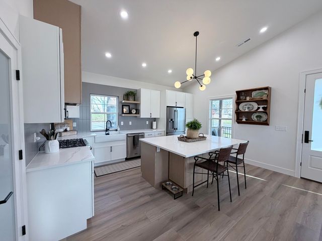 205 S 3rd Avenue, Ozark, MO 65721