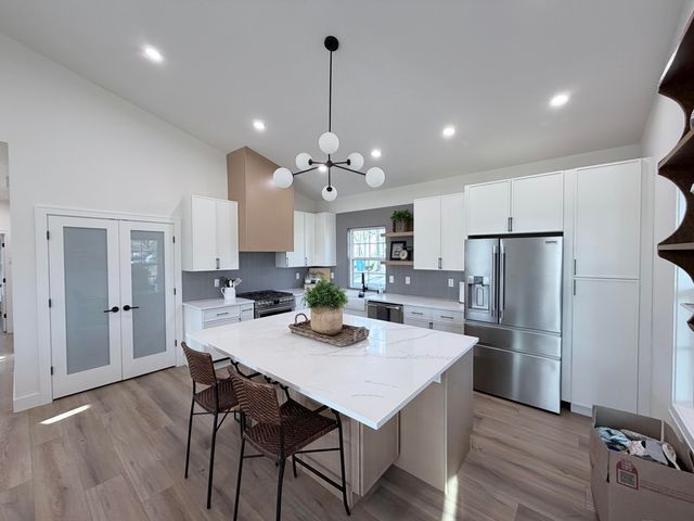 205 S 3rd Avenue, Ozark, MO 65721