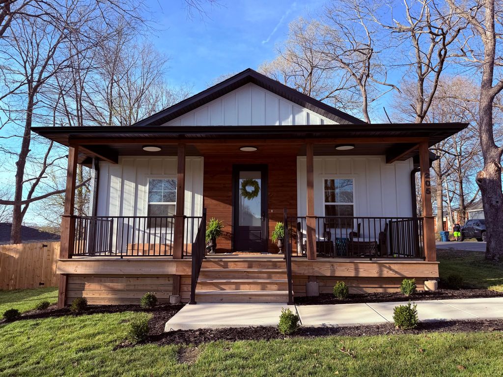 205 S 3rd Avenue, Ozark, MO 65721