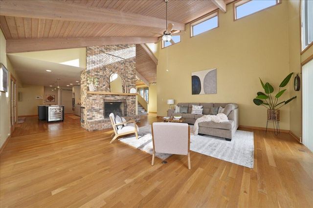 2828 Lakewood Trail, Chesterton, IN 46304