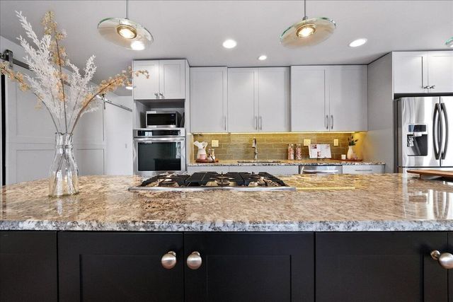 2828 Lakewood Trail, Chesterton, IN 46304