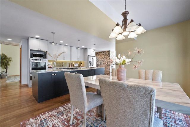 2828 Lakewood Trail, Chesterton, IN 46304