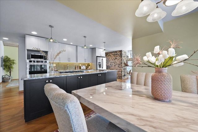 2828 Lakewood Trail, Chesterton, IN 46304