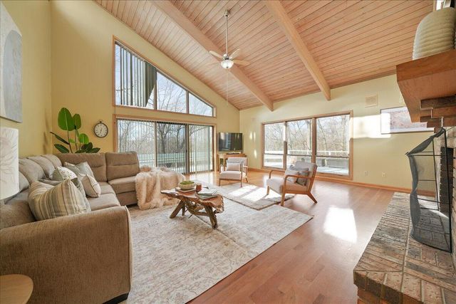 2828 Lakewood Trail, Chesterton, IN 46304