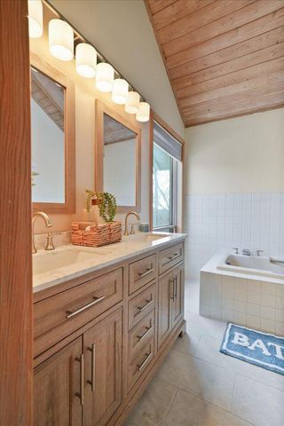 2828 Lakewood Trail, Chesterton, IN 46304