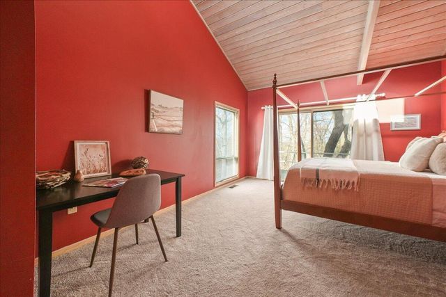 2828 Lakewood Trail, Chesterton, IN 46304