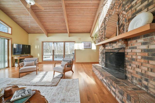 2828 Lakewood Trail, Chesterton, IN 46304