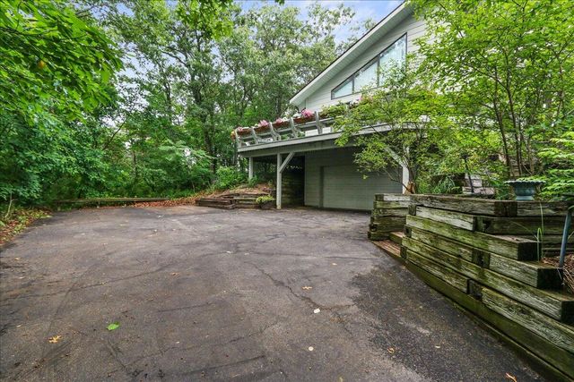 2828 Lakewood Trail, Chesterton, IN 46304