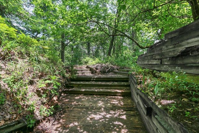 2828 Lakewood Trail, Chesterton, IN 46304