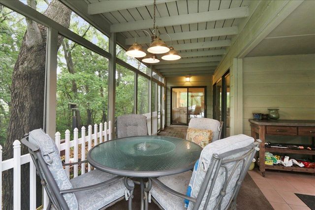 2828 Lakewood Trail, Chesterton, IN 46304