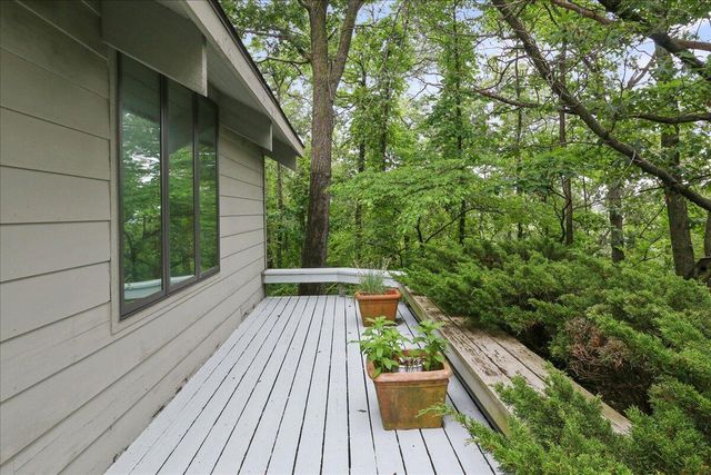 2828 Lakewood Trail, Chesterton, IN 46304