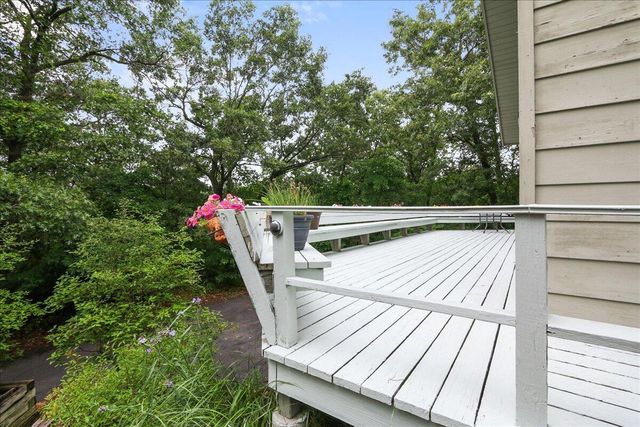 2828 Lakewood Trail, Chesterton, IN 46304